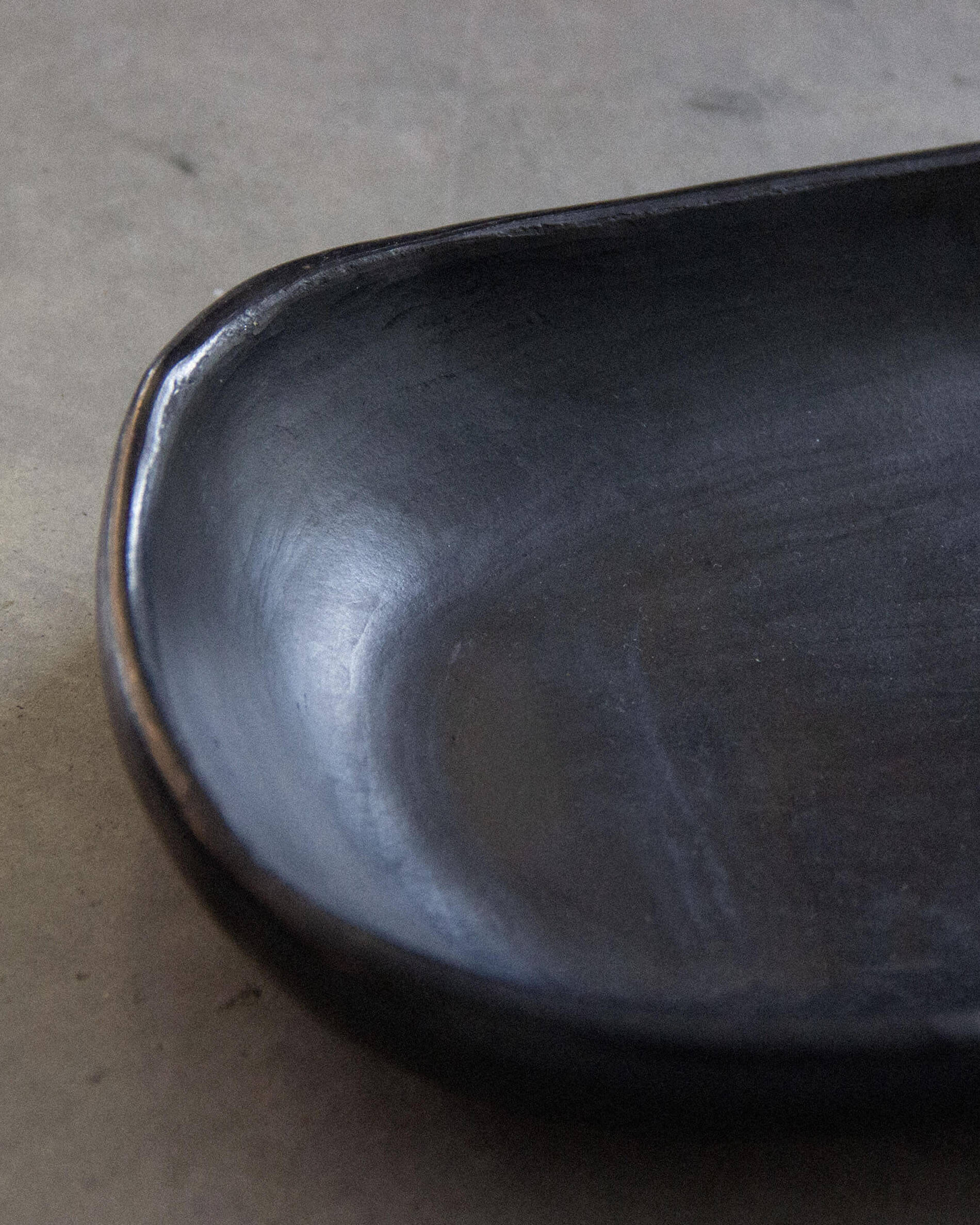 Plat à cake en argile noire Chamba 29cm - Image 3